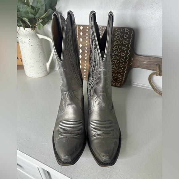 Ariat Metallic Silver Embroidered Western Snip Toe Cowboy Boots Women's Size 8.5 - Picture 2 of 11